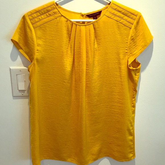 Banana Republic Blouse in Medium - Picture 1 of 7